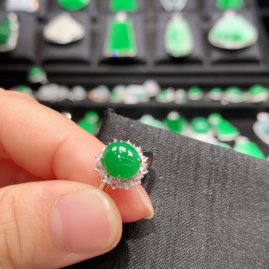 翡翠戒指18K金镶嵌戒指