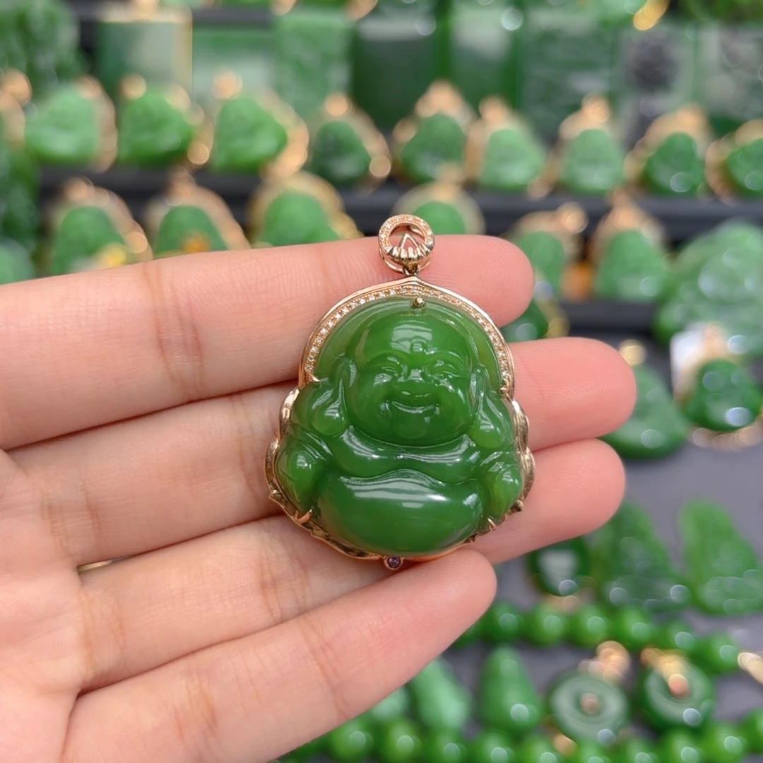 颈饰18K金镶嵌和田玉（碧玉）