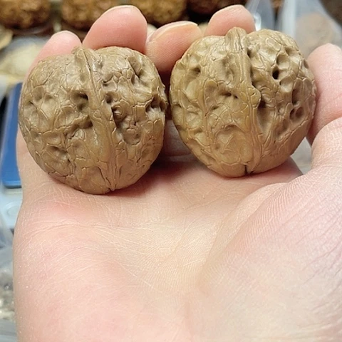 文玩核桃把件牡丹纹带彩39