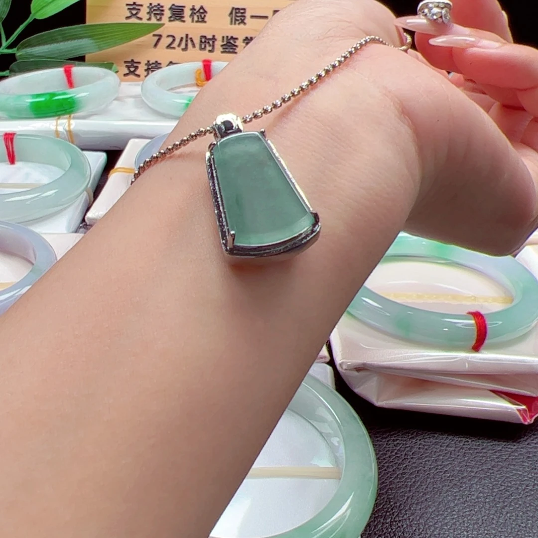 翡翠未镶嵌颈饰1号