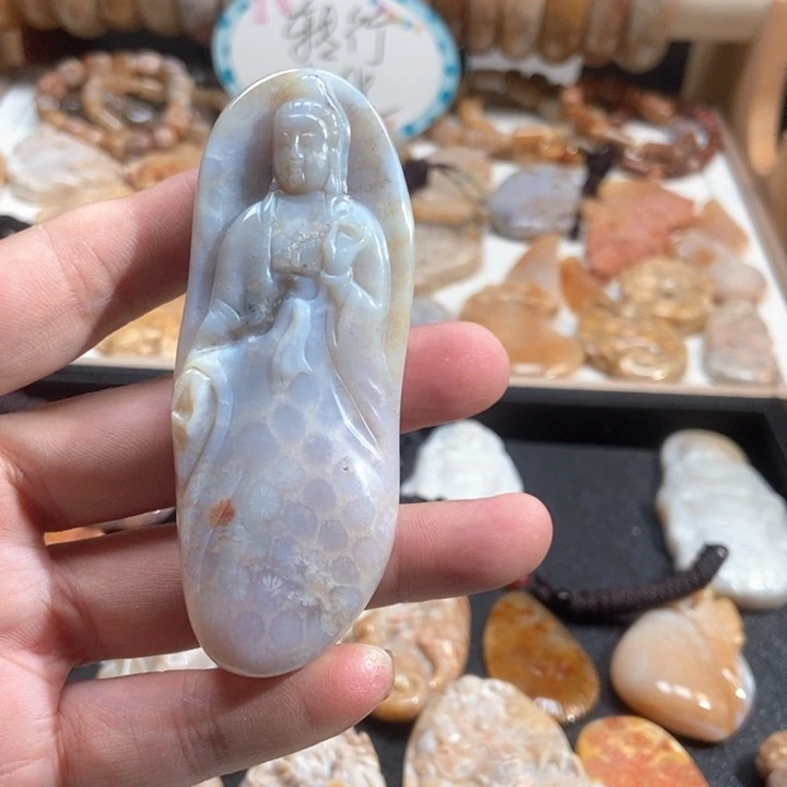 硅化珊瑚（珊瑚玉）未镶嵌颈饰