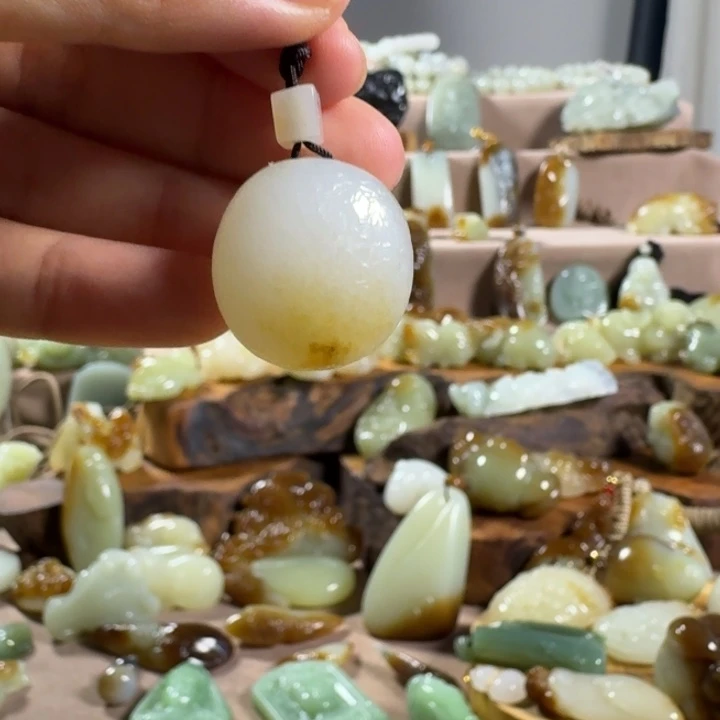 和田玉（糖玉）未镶嵌颈饰