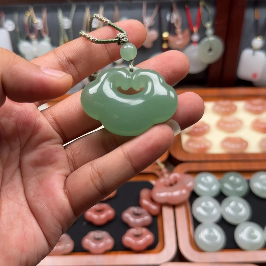 石英质玉未镶嵌颈饰