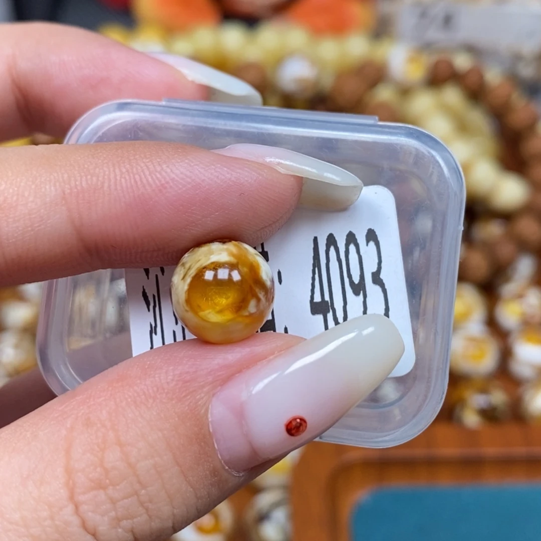 蜜蜡未镶嵌珠宝奇石4093