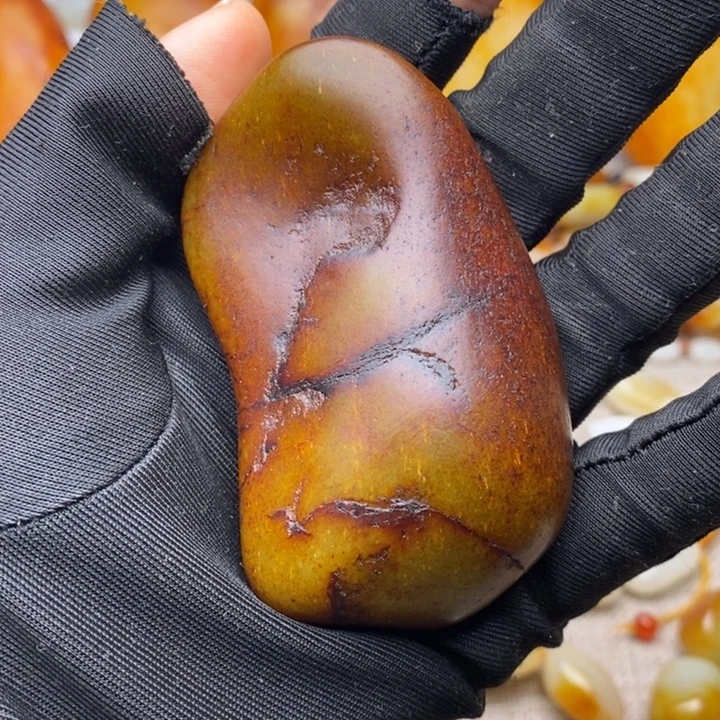 和田玉未镶嵌把件