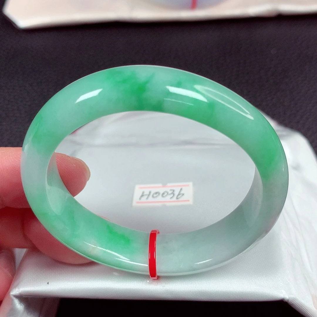 翡翠手镯未镶嵌天然翡翠手镯