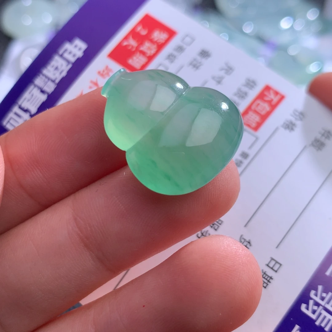 翡翠未镶嵌颈饰缅甸