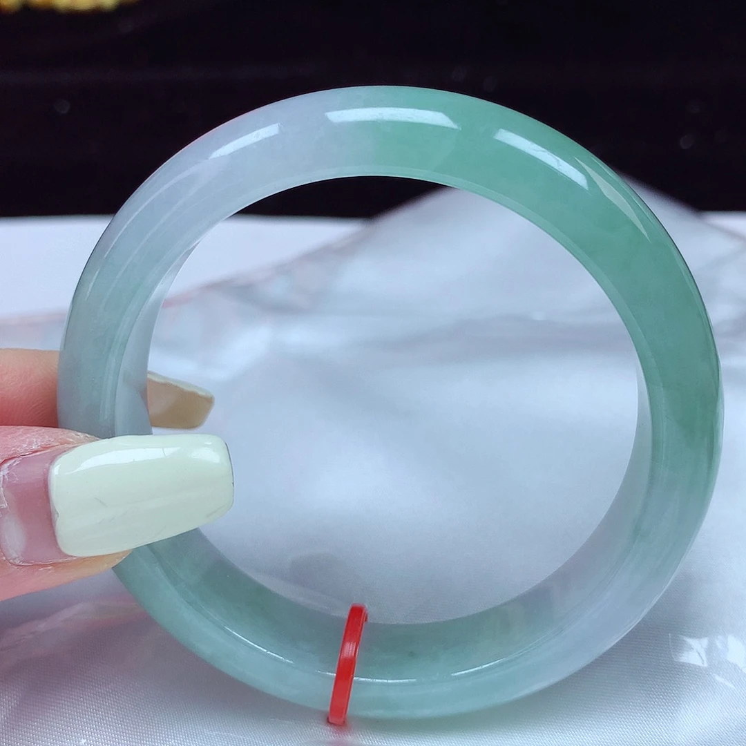 翡翠手镯未镶嵌54圈