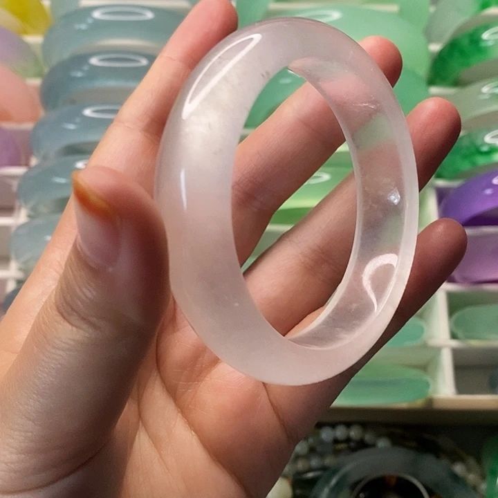 未镶嵌手镯石英岩玉