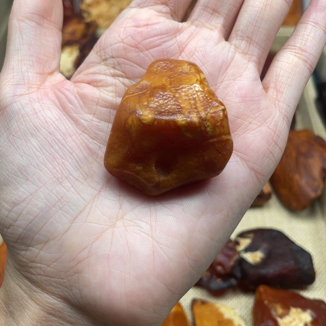 未镶嵌琥珀珠宝奇石