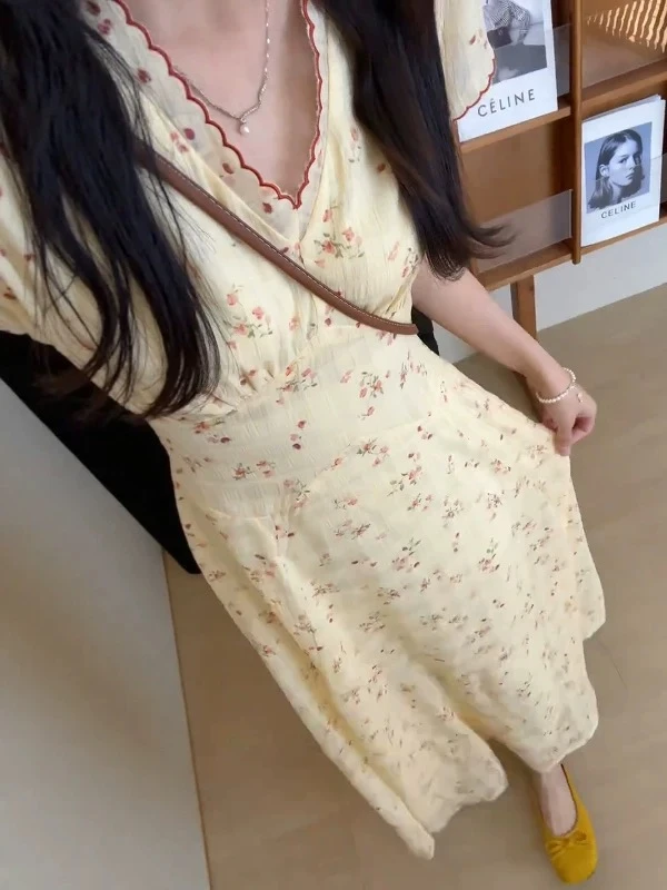 夏季收腰甜美纯欲气质v领蔷薇碎花显瘦小众设计感连衣裙女小个子