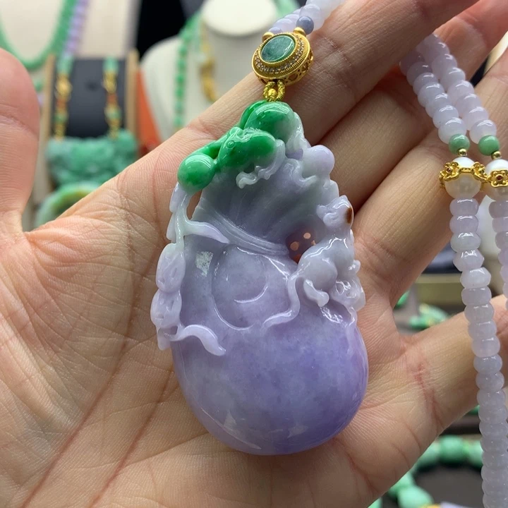 翡翠吊坠(赠链)未镶嵌