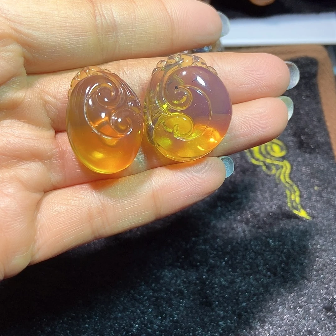 未镶嵌颈饰琥珀如意
