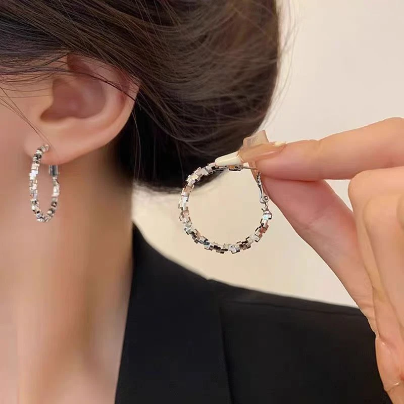 圈圈耳环女2025新款爆款高级感耳钉耳圈方圆脸显脸小爆闪耳饰