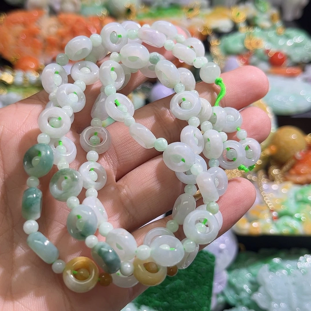 颈饰未镶嵌翡翠待编 织