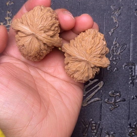 文玩核桃吊坠华坤龙