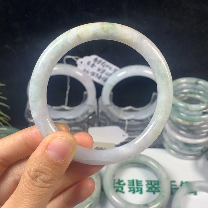 翡翠未镶嵌手镯53号。 58.9圈