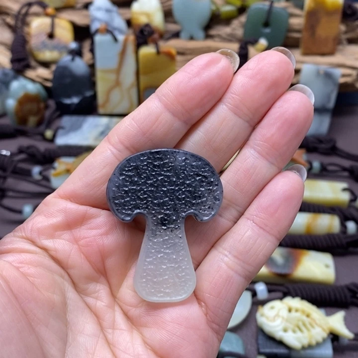 蛇纹石玉未镶嵌颈饰