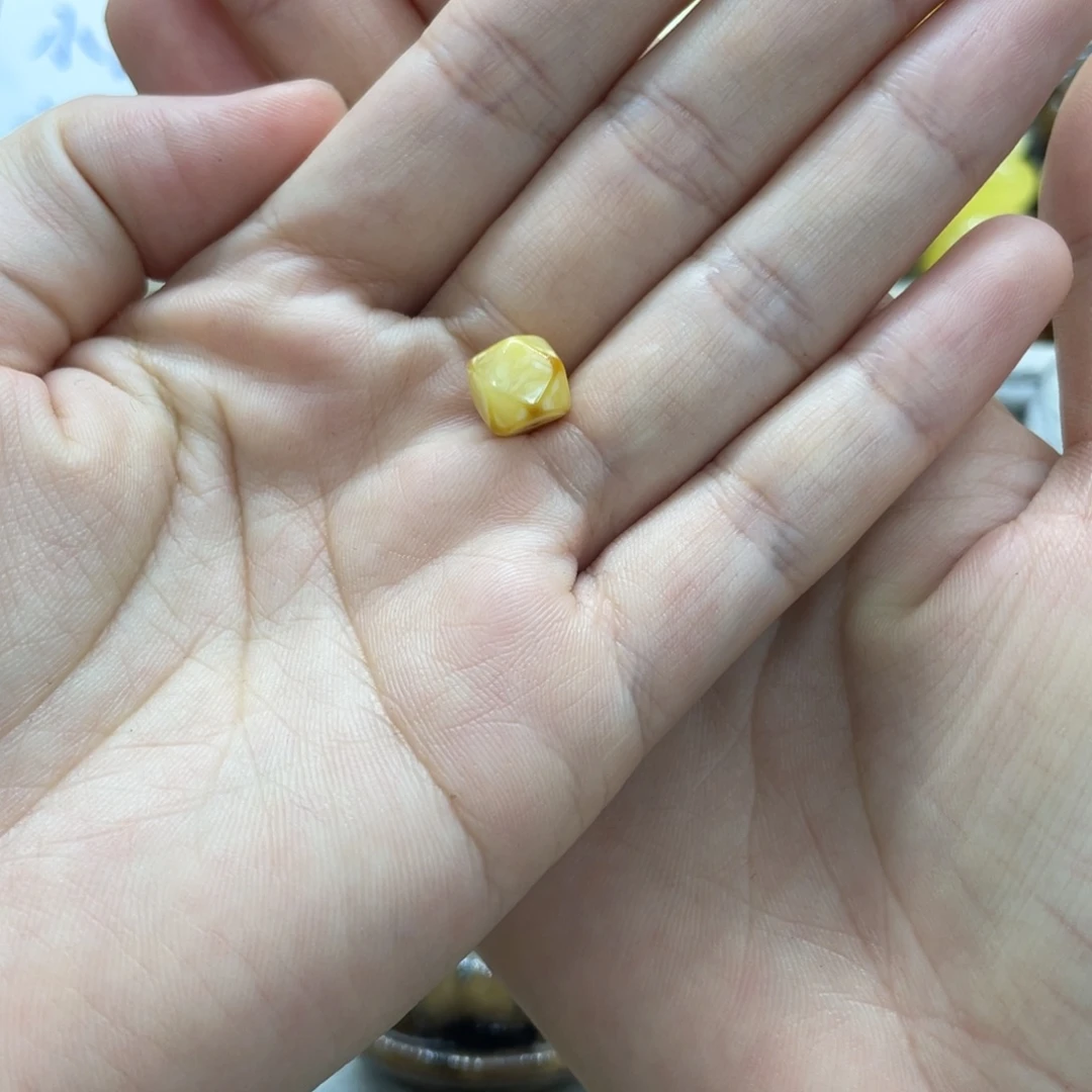 ****月裸石琥珀未镶嵌5月 存