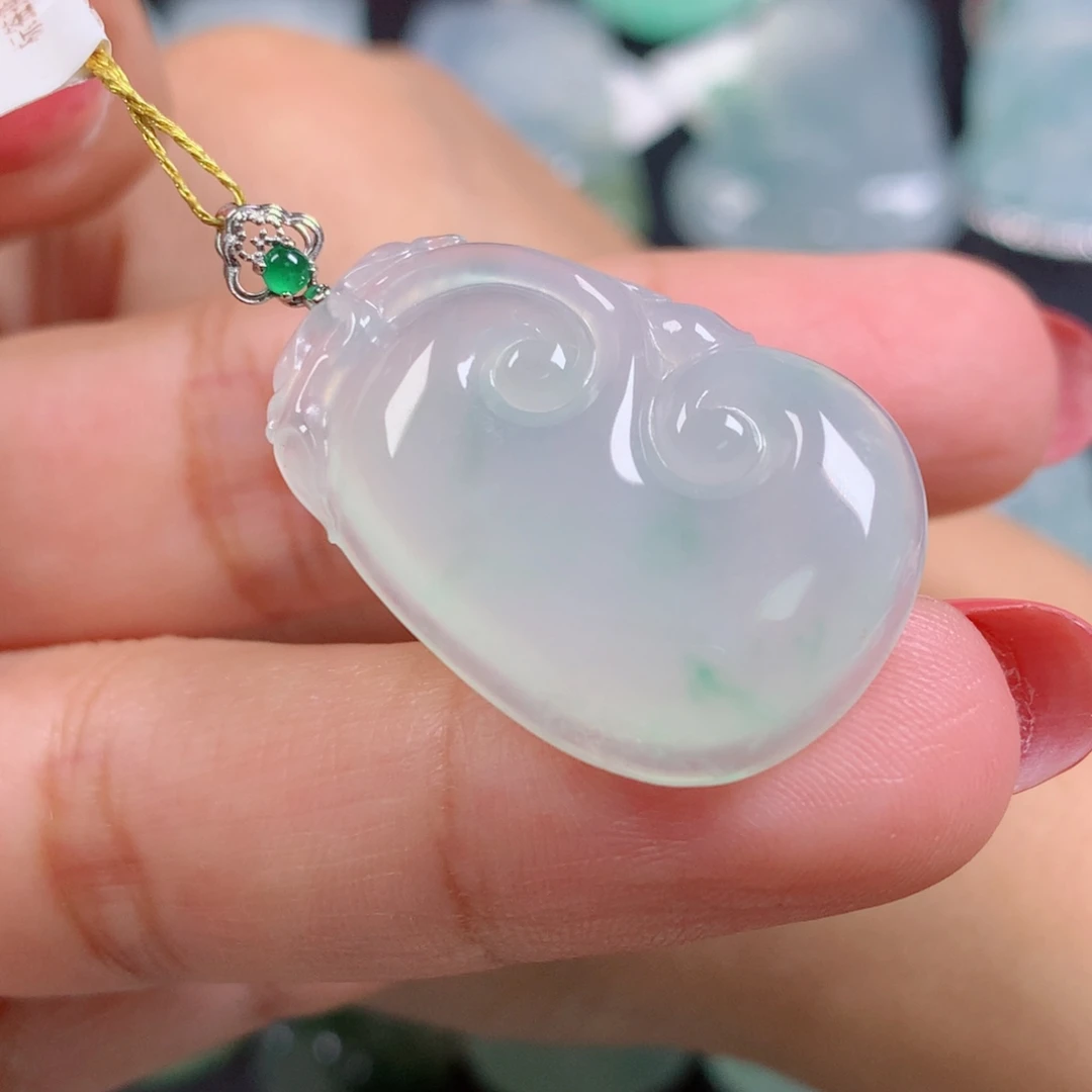 翡翠18K金镶嵌颈饰如意