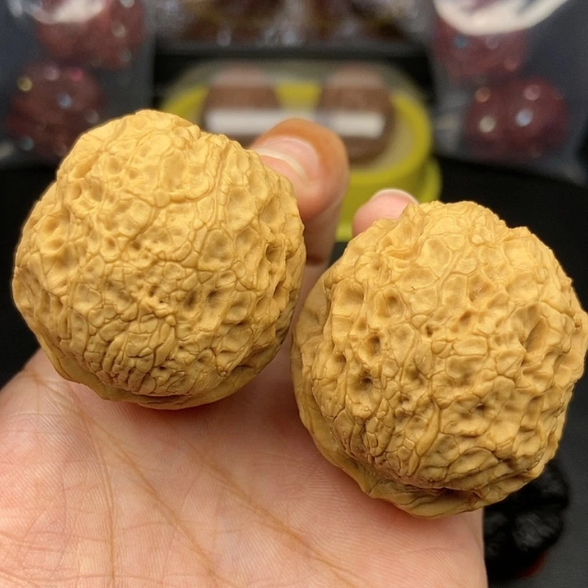 【闪购商品】把件文玩核桃43尺牡丹绣球58.5克