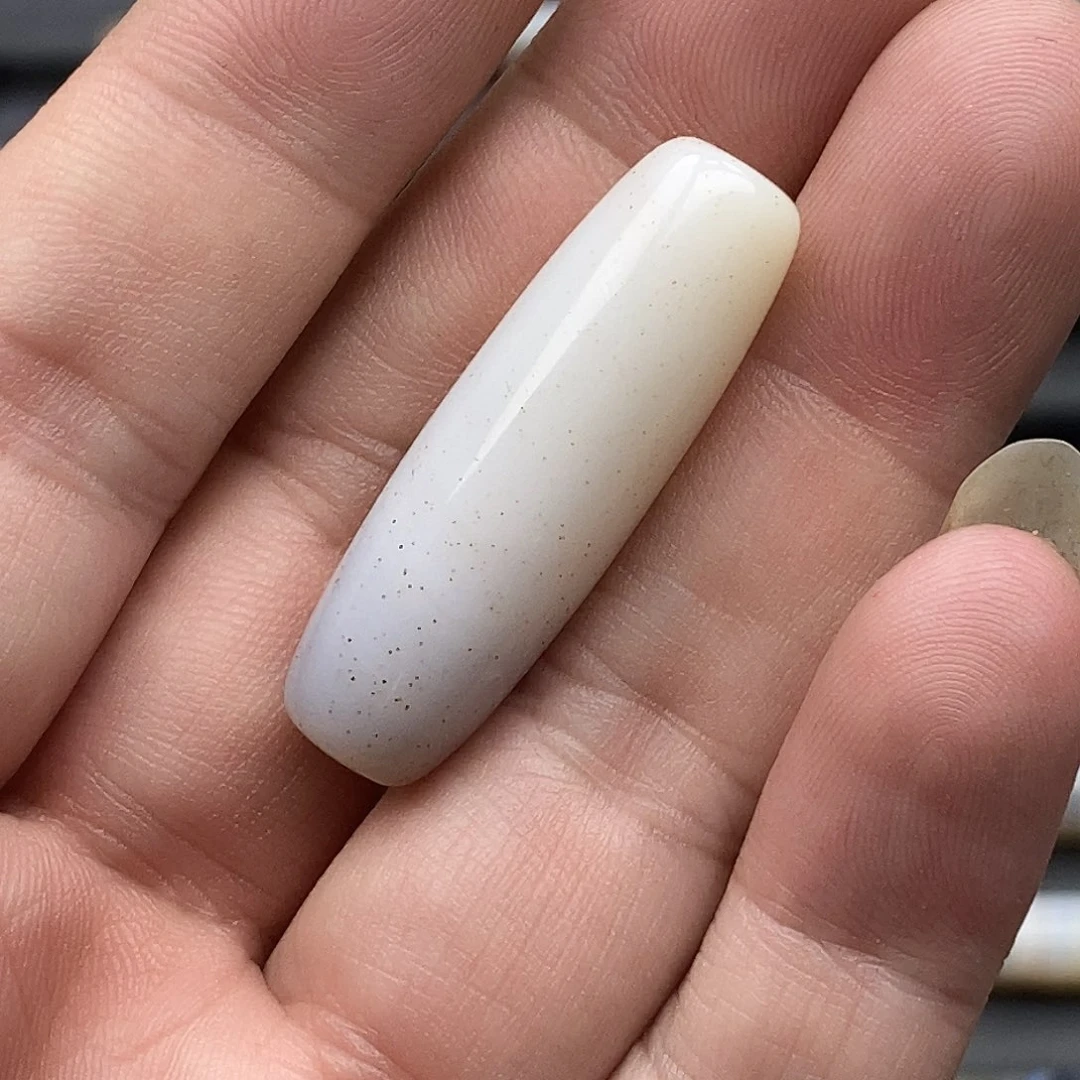 莱***.玛瑙/玉髓未镶嵌颈饰