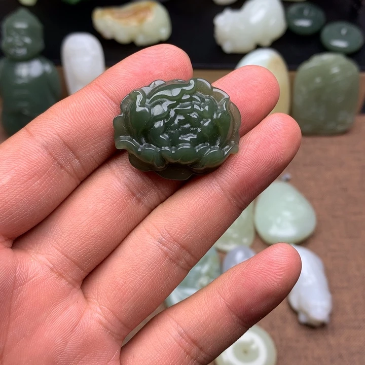 颈饰未镶嵌和田玉（糖玉）
