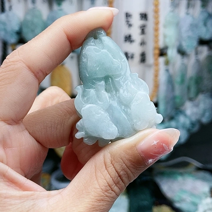 颈饰足铂镶嵌翡翠翡翠