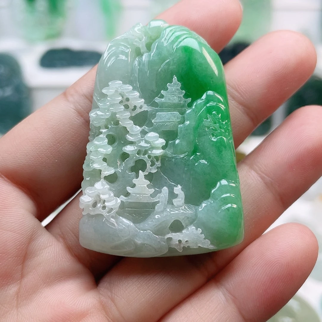 翡翠颈饰未镶嵌山水