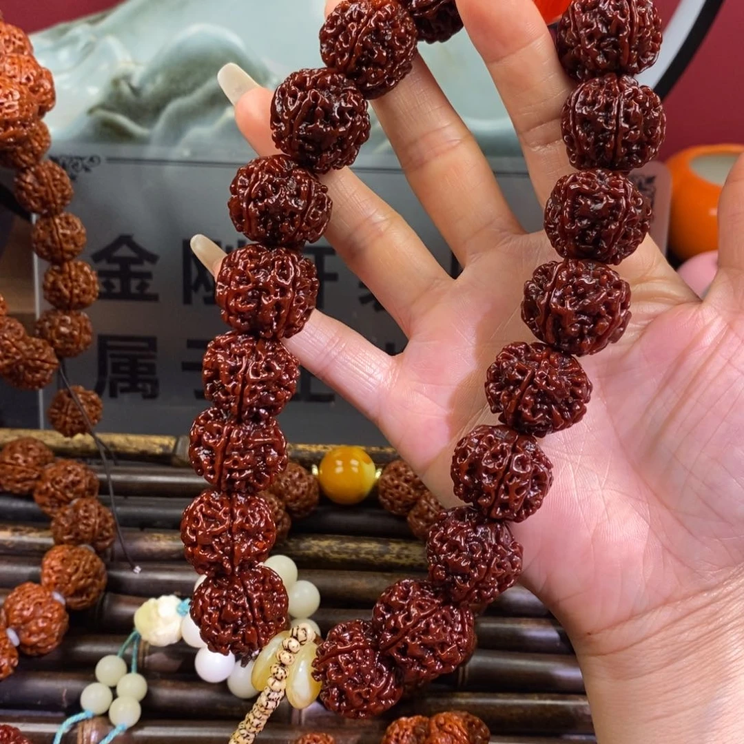 金刚菩提手串522手持。