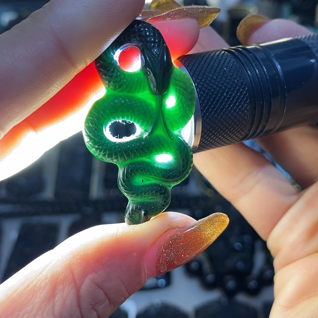 蛇纹石玉未镶嵌颈饰