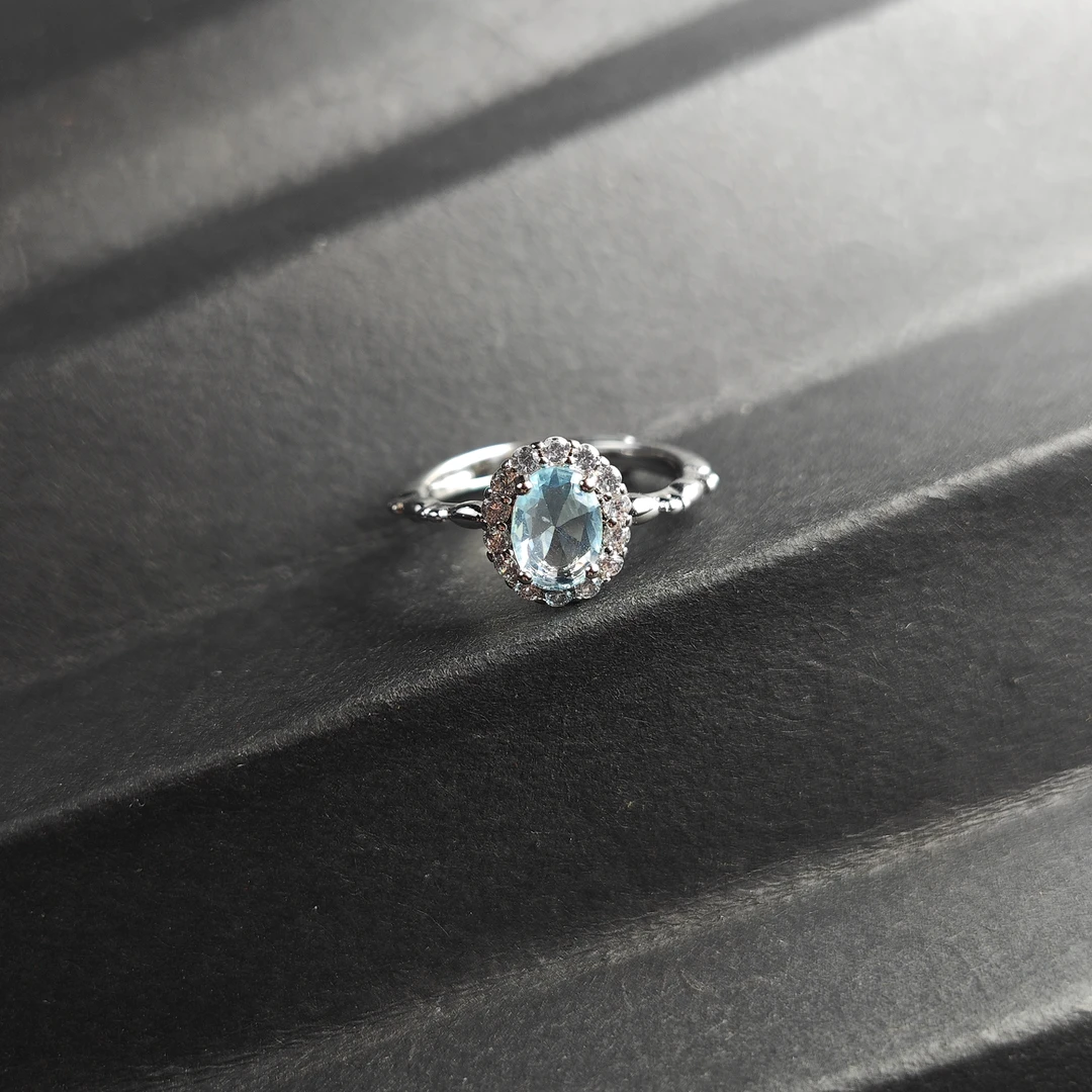 凫谣合金天然托帕石戒镶嵌款戒面6.5*4.8蓝色轻奢时尚