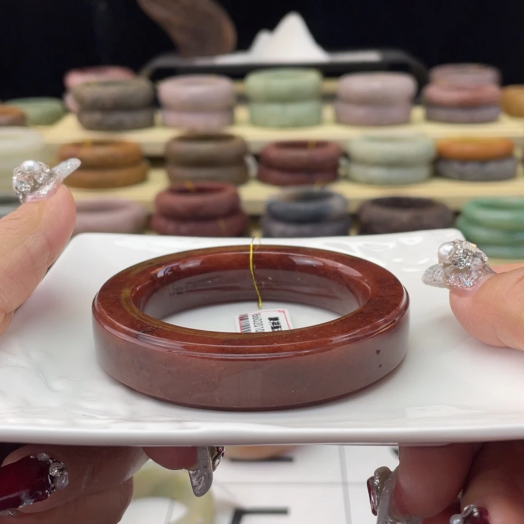 【闪购商品】石英质玉手镯未镶嵌甄****?