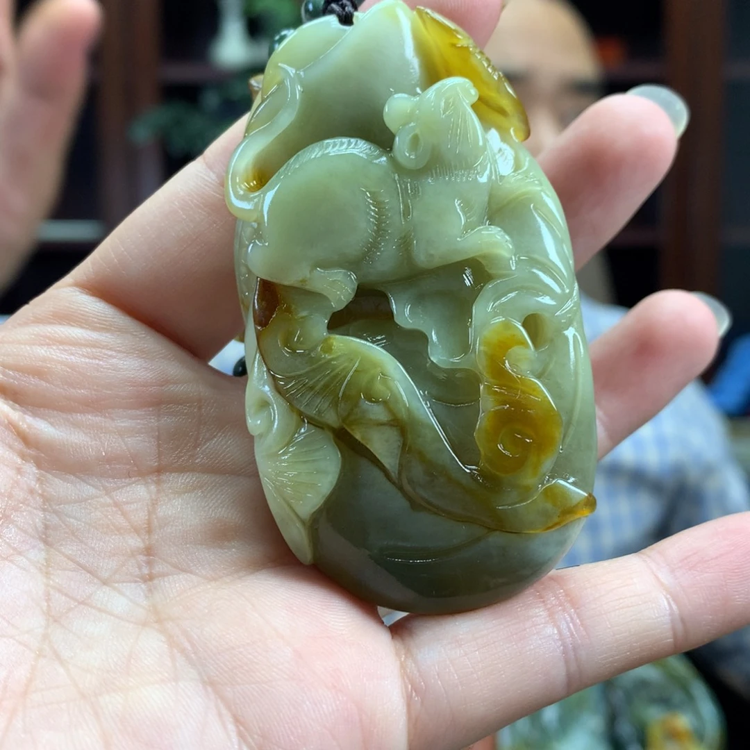 蛇纹石玉未镶嵌颈饰