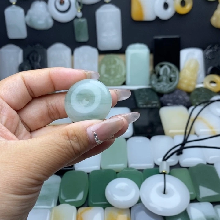 *****石英质玉未镶嵌颈饰