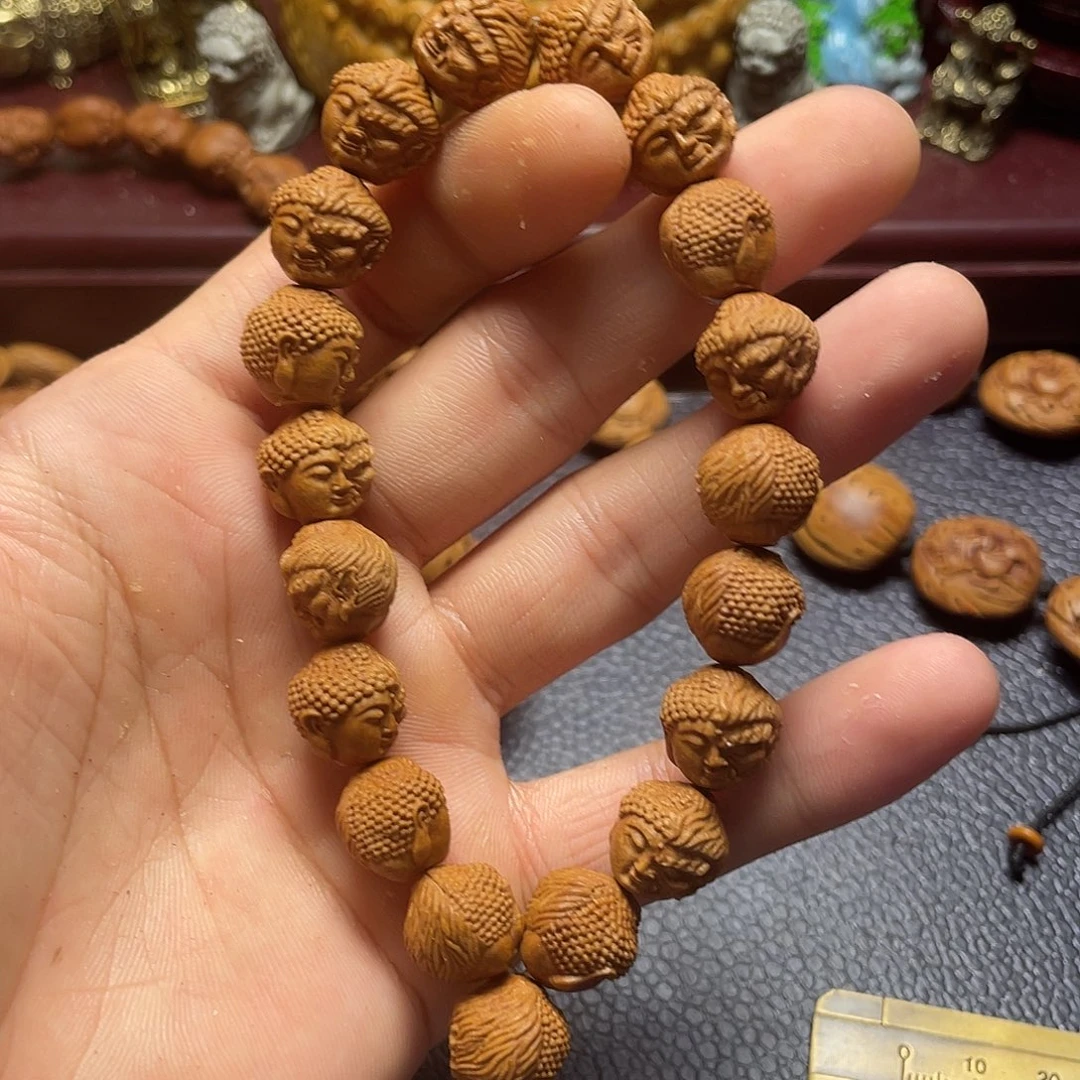 龙纹桃核雕刻佛魔一念