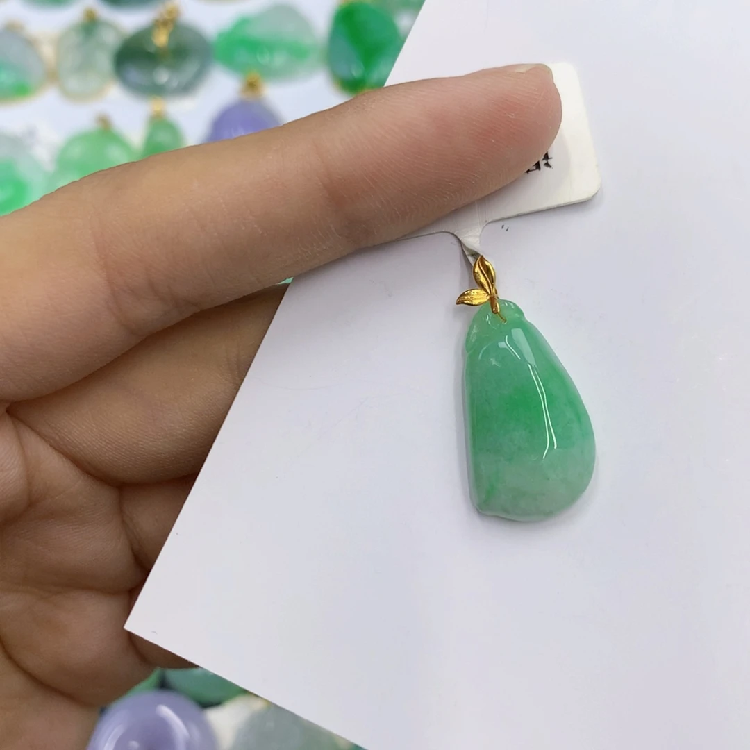翡翠18K金镶嵌颈饰翡翠