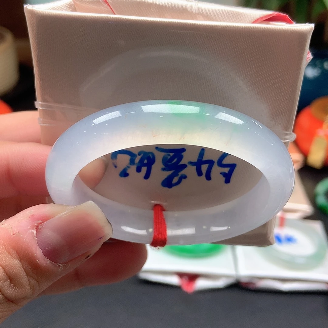 呼***圈翡翠未镶嵌手镯2号