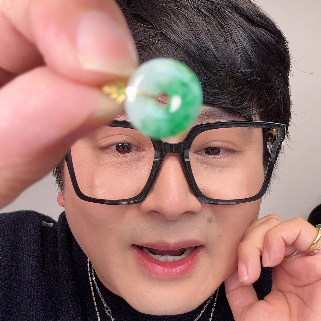 翡翠18K金镶嵌颈饰一件