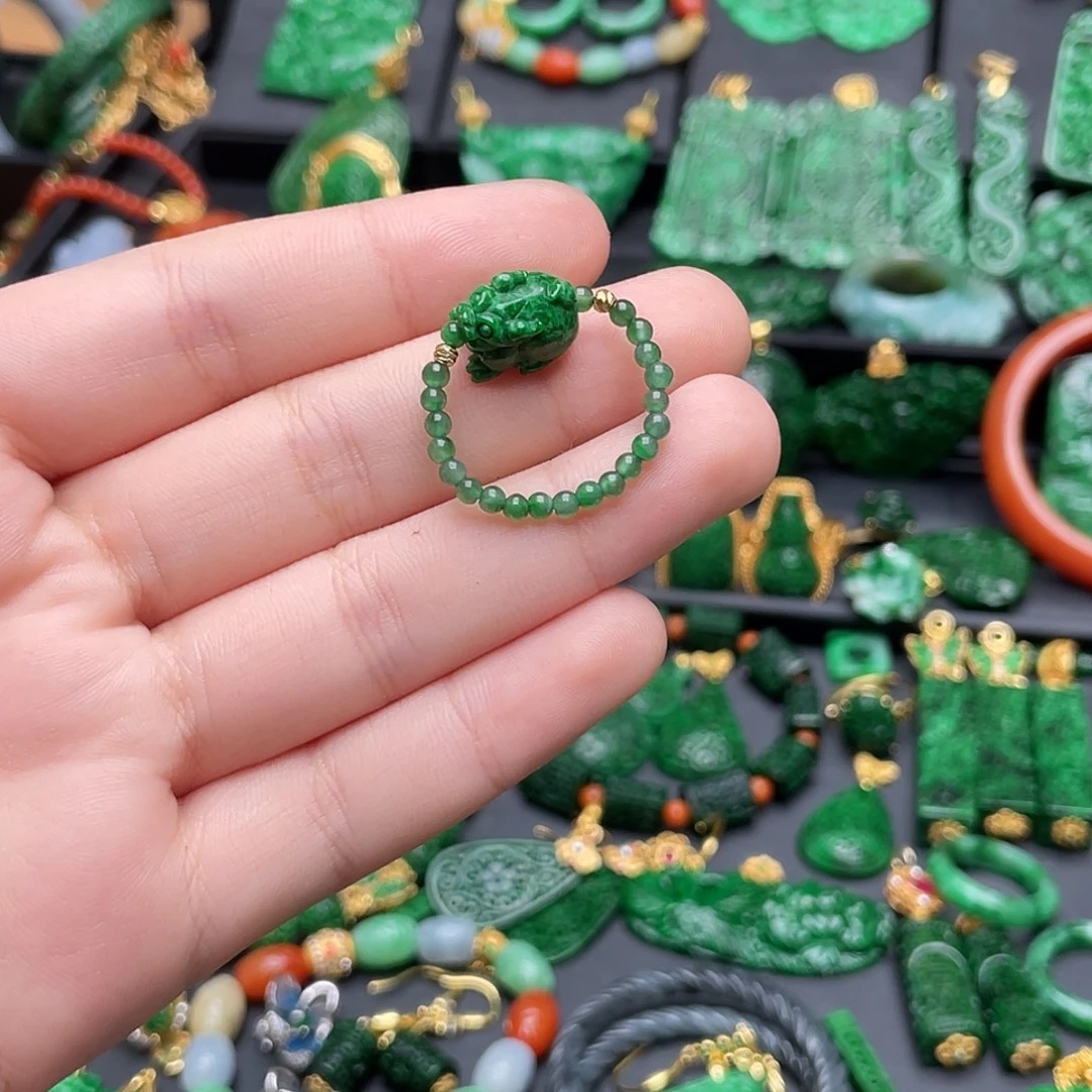 翡翠合金颈饰翡翠