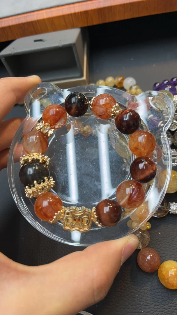 牛血红胶花手串A300