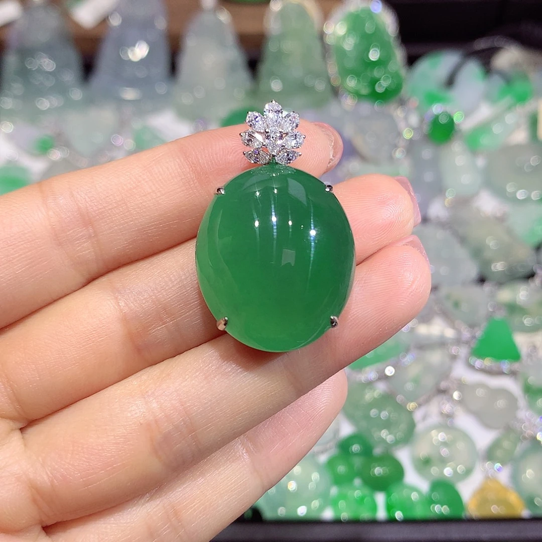 翡翠18K金镶嵌颈饰蛋