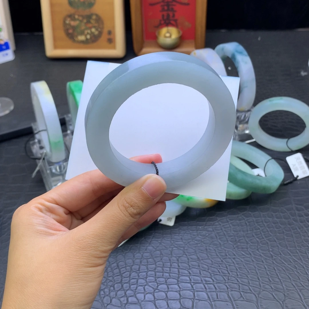 定制翡翠未镶嵌翡翠手镯