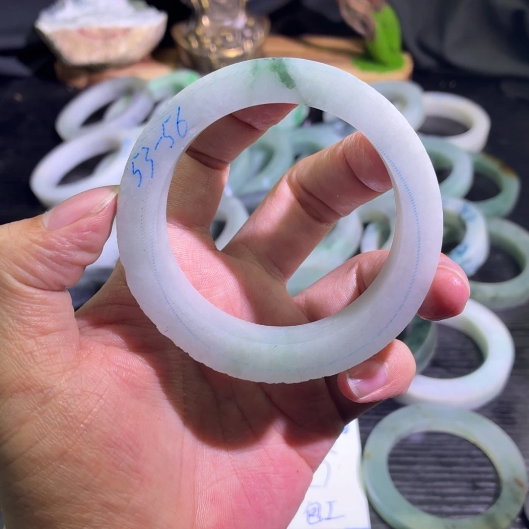 定制翡翠未镶嵌天然翡翠A货毛胚手镯定制