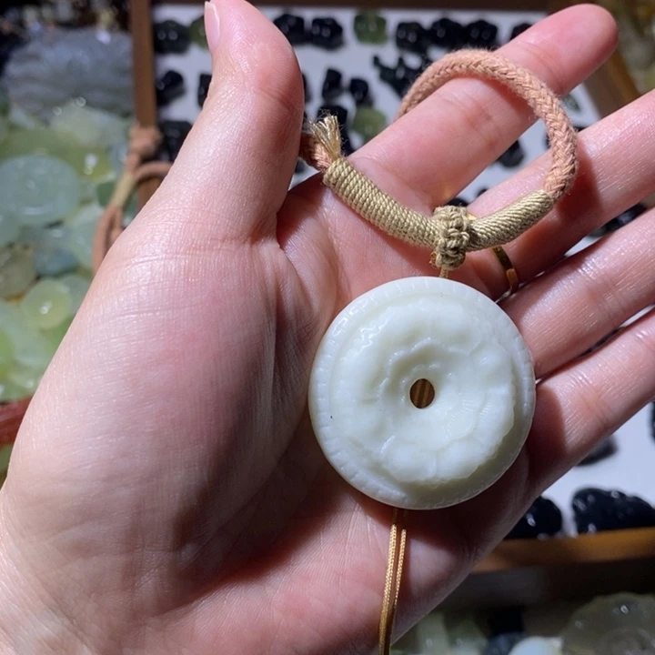 蛇纹石玉合金颈饰