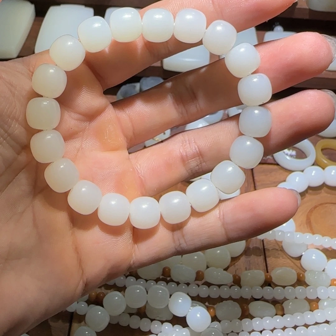 白***梅和田玉未镶嵌手链