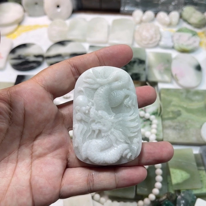 独山玉未镶嵌颈饰