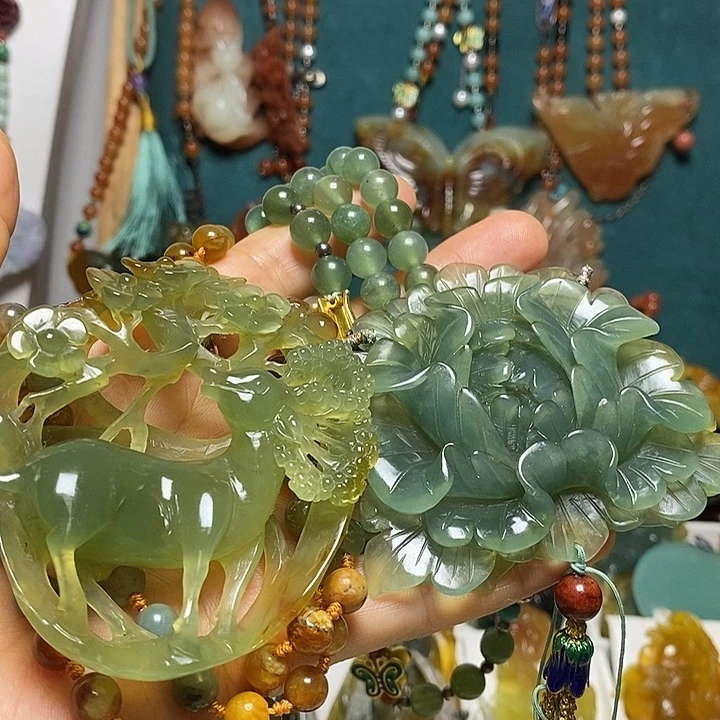 四***草翡翠未镶嵌吊坠(赠链)