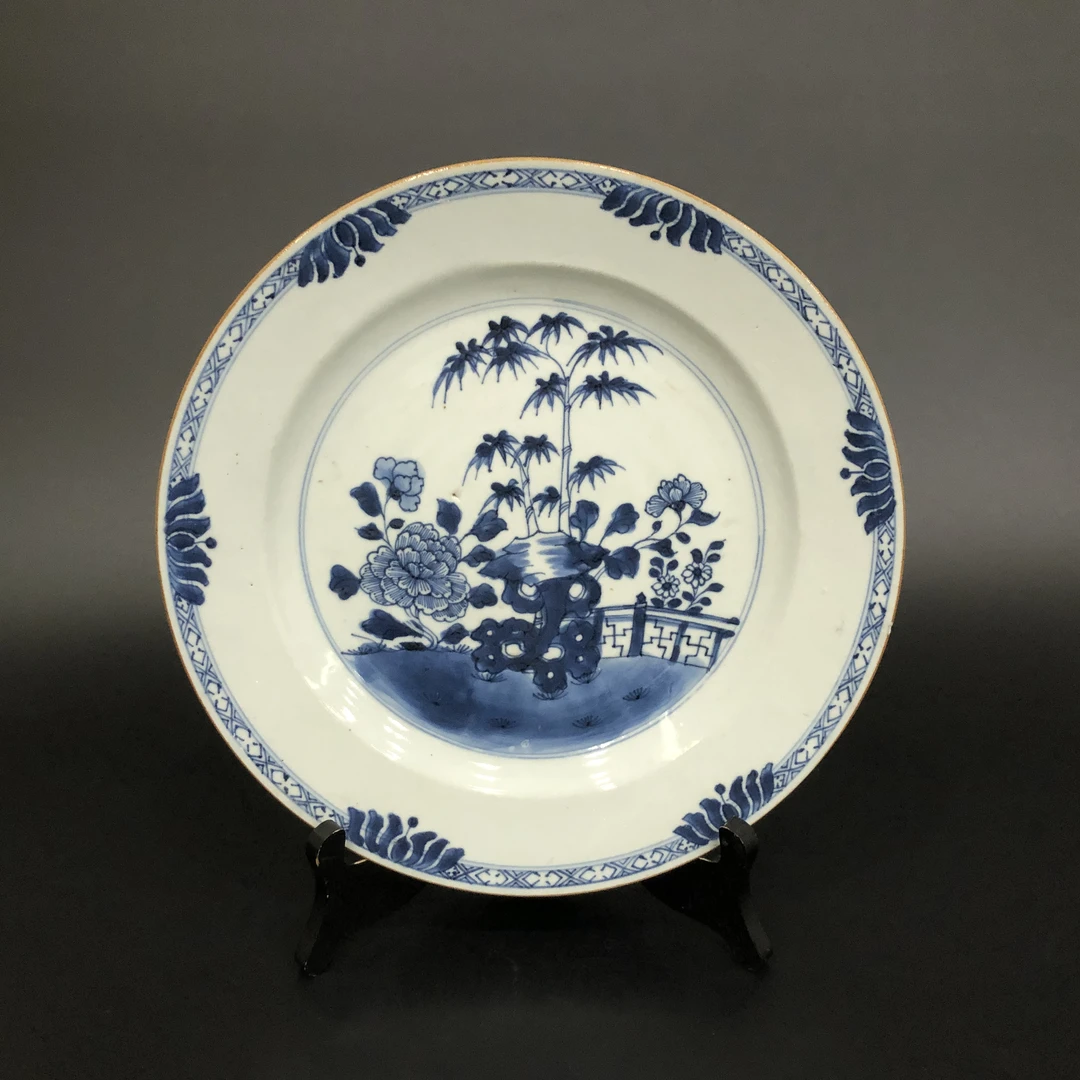 25101121 清康熙青花洞石竹纹牡丹赏盘 直径27.2cm
