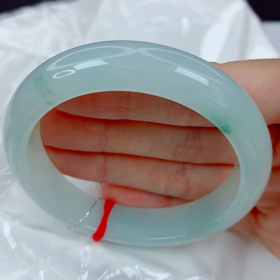 翡翠未镶嵌手镯54.7正圈，淡色胶润细腻，版型好